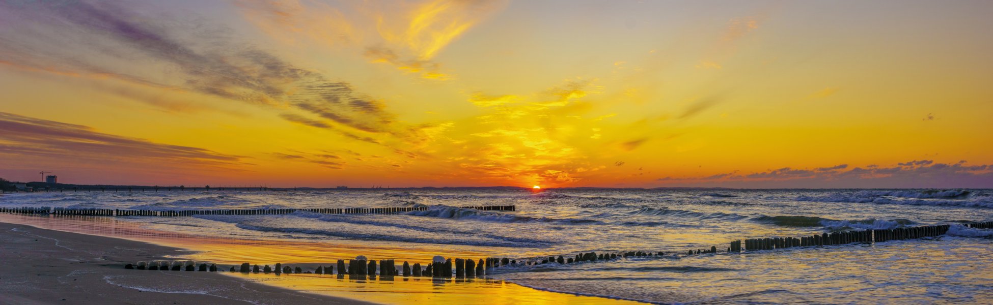 Wunderschöner Sonnenuntergang auf der Insel Wolin