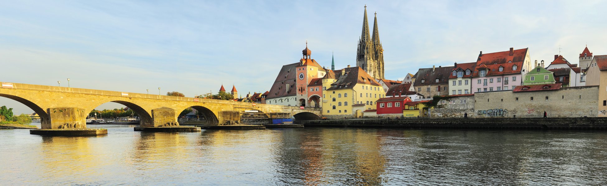 Steinernde Brücke und Dom in Regensburg